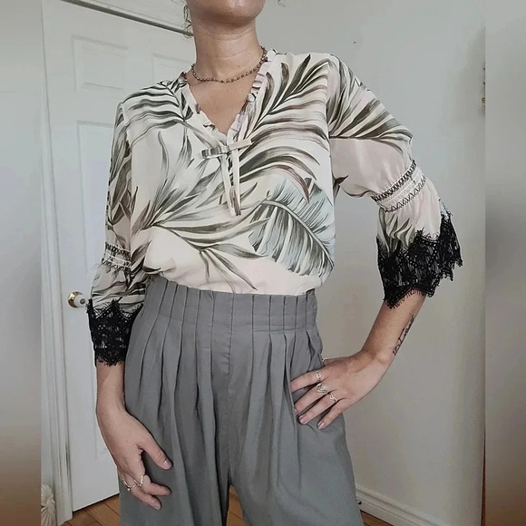 KARL LAGERFELD PARIS TROPICAL PALM LINED  CREAM AND GREEN BLOUSE - Picture 1 of 13